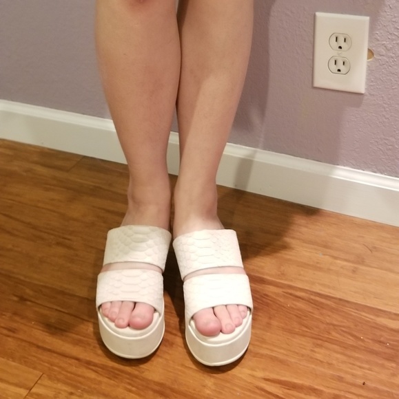 NWT Lewit shoe for sale - Picture 6 of 6